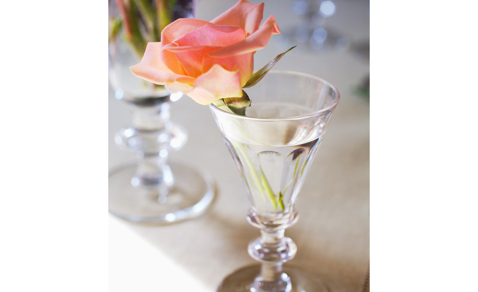 DIY Flower Arrangements: Single Rose @hallmarkstores @hallmarkstoresIdeas