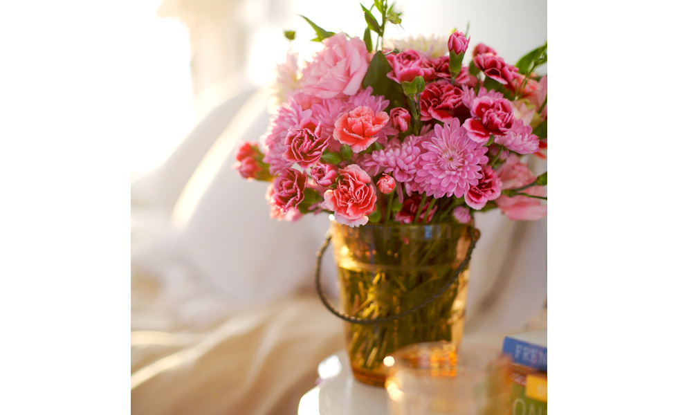 DIY Flower Arrangements: Beside Bouquet @hallmarkstores @hallmarkstoresIdeas