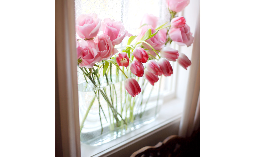DIY Flower Arrangements: French Tulips & Roses @hallmarkstores @hallmarkstoresIdeas