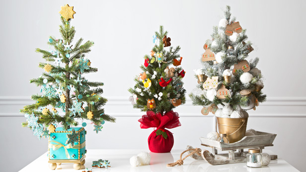 12 Creative Christmas Tree Decorating Ideas | Hallmark