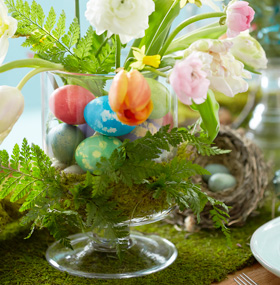 DIY Easter Table Decorations: Egg-centric Easter Centerpiece #MyHallmark #MyHallmarkIdeas