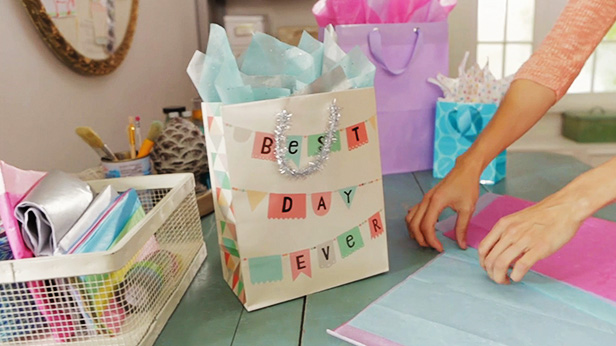 How to Put Tissue Paper in a Gift Bag | Hallmark