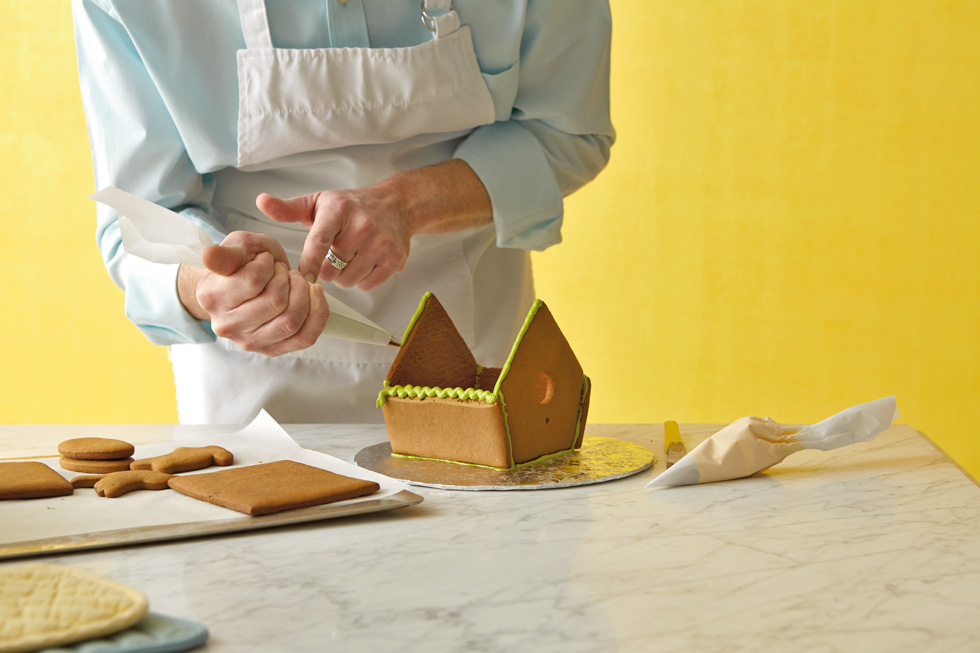 Gingerbread House Ideas & Step-by-Step: Add piping to roof @hallmarkstores @hallmarkstoresIdeas