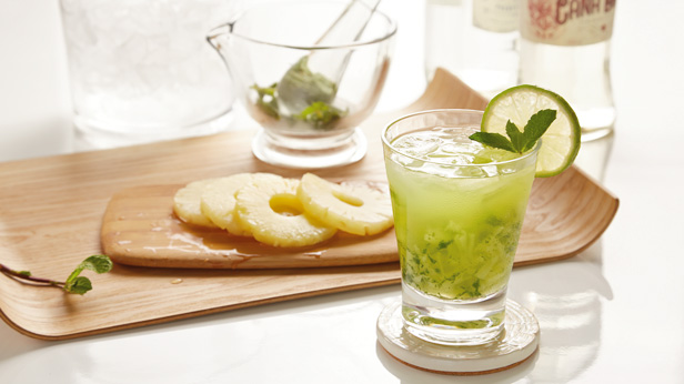 Signature Drinks: Pineapple Samba Cocktail Recipe #SignatureStyle #MyHallmark #MyHallmarkIdeas