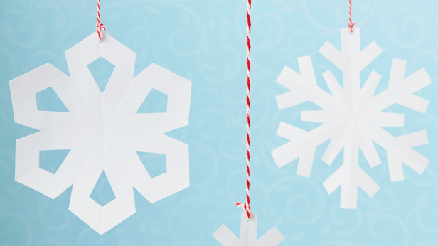 Christmas Craft Ideas: Easy Paper Snowflakes #MyHallmark #MyHallmarkIdeas