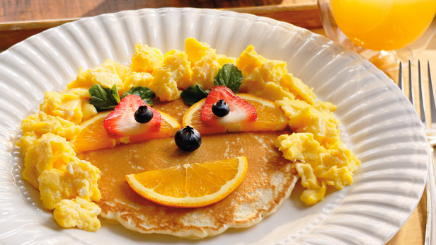 15 Fun Breakfast Ideas for Kids: Happy Face Meal #MyHallmark #MyHallmarkIdeas
