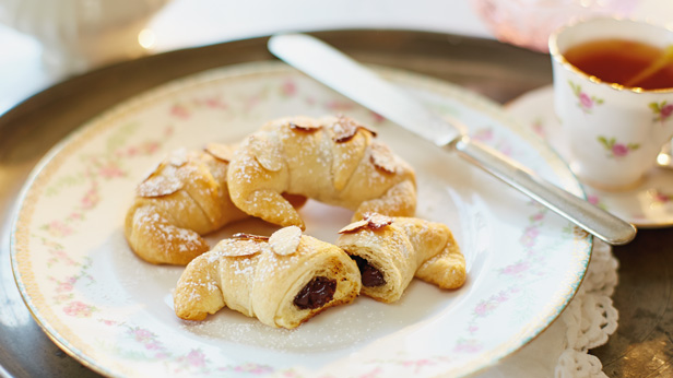 Fun & Easy Mother's Day Breakfast Ideas: Chocolate Croissants #MyHallmark #MyHallmarkIdeas