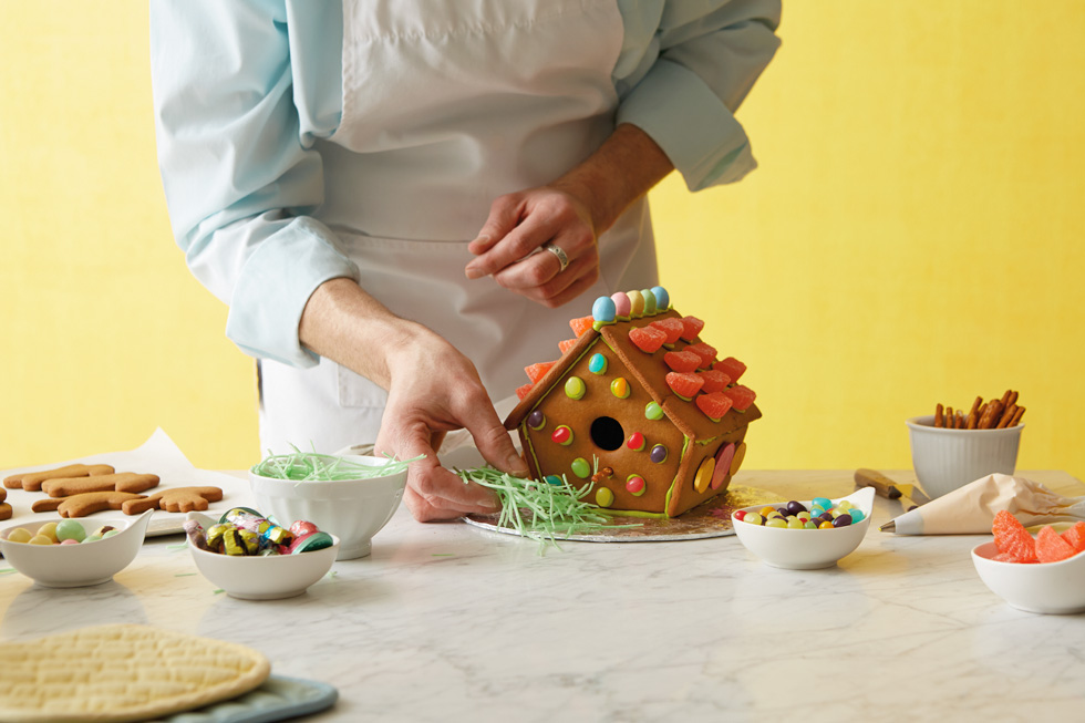Gingerbread House Ideas & Step-by-Step: Cover base @hallmarkstores @hallmarkstoresIdeas