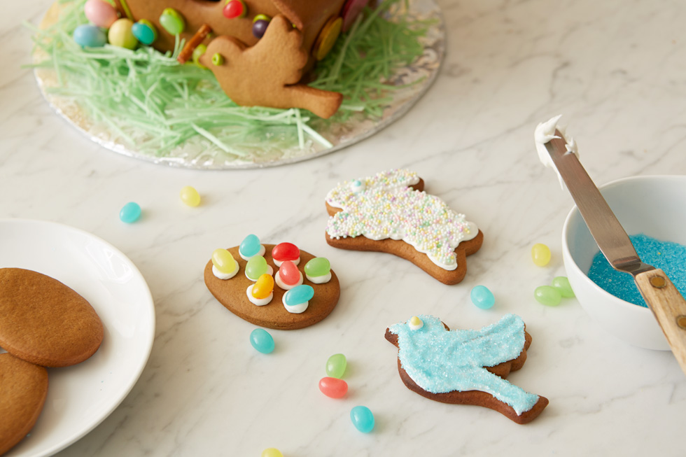 Gingerbread House Ideas & Step-by-Step: Cookie decorations @hallmarkstores @hallmarkstoresIdeas