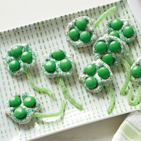 St. Patrick’s Day Recipes: Green Clover Pretzels #MyHallmark #MyHallmarkIdeas