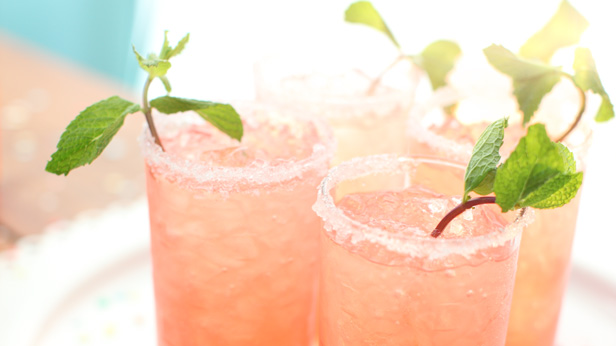Summer Drinks: 7 Refreshing Recipes @hallmarkstores @hallmarkstoresIdeas