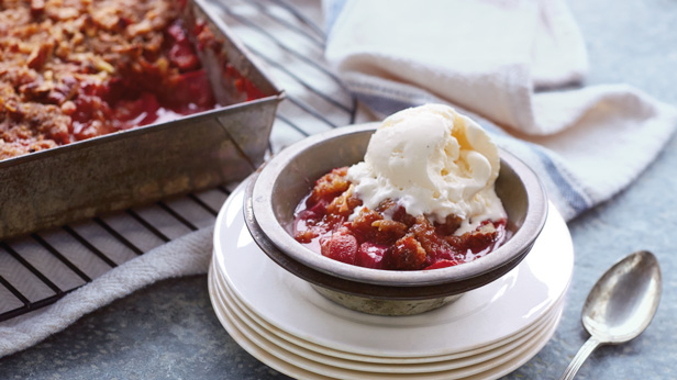 Summer Fruit Desserts: Strawberry-Rhubarb Crisp Recipe #MyHallmark #MyHallmarkIdeas