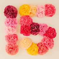 Decoraciones para Quince Años: un fondo floral muy vibrante #MyHallmark #MyHallmarkIdeas