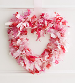 DIY Valentine Wreath: She-Loves-Me-Knot Heart Wreath #MyHallmark #MyHallmarkIdeas