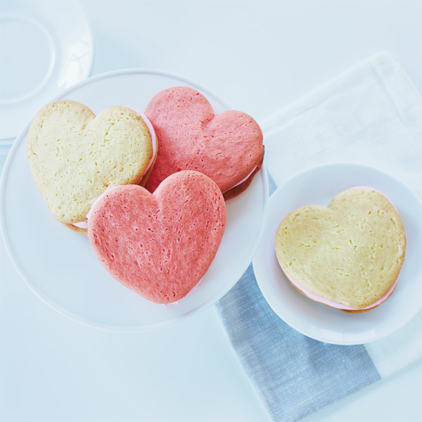 Sweet & Simple Valentine’s Day Treats: Whoopie Pie Hearts #MyHallmark #MyHallmarkIdeas