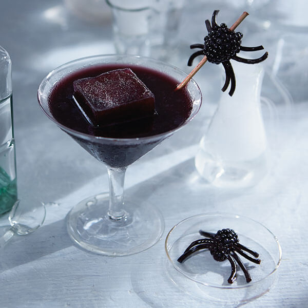 Creepy Halloween Cocktails & Garnish Ideas: The Black Widow