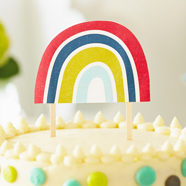 https://ideas.hallmark.com/wp-content/uploads/2016/10/DIY-baby-shower-decorations-Rainbow-cake-topper-600.jpg