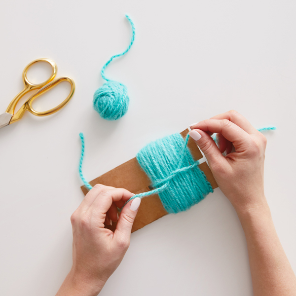 How to Make Pom Poms Out of Yarn {Have Fingers of Envy!}