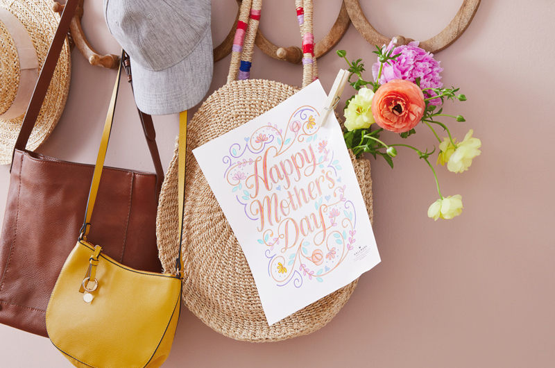 A free printable Mother's Day coloring page that reads 